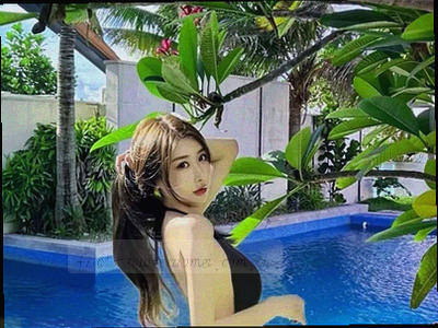 彩色标签块组合成的抽象图案